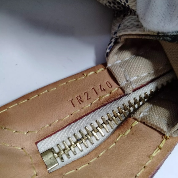 Authentic Louis Vuitton Stresa GM White Damier Azure - Picture 9 of 10